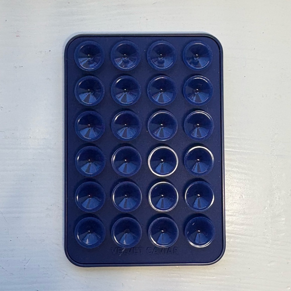 Velvet Caviar Navy MightyGrip MagSafe Mount - suction grip phone mount